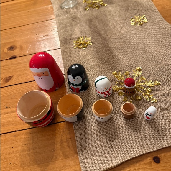 CHRISTMAS THEMED WOODEN FIGURES MATRYOSHKA NESTING DOLLS 5 PIECES